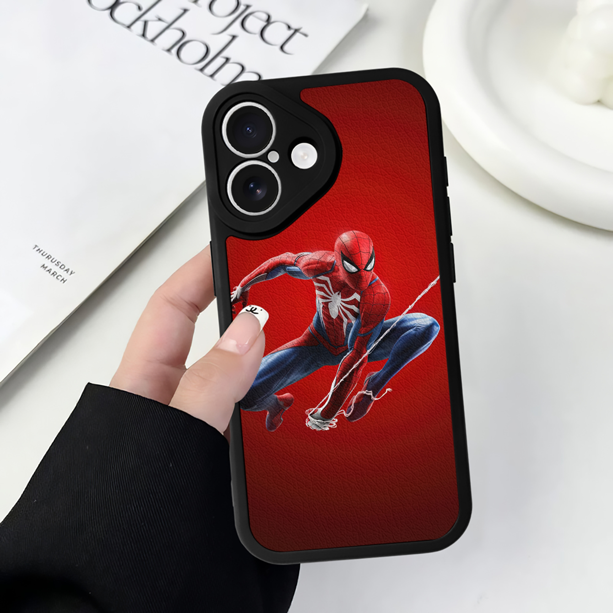 Spider Man スパイダーマン 【iPhone 16シリーズ対応】シリコンスマホケース（レザー調） 材質：シリコン